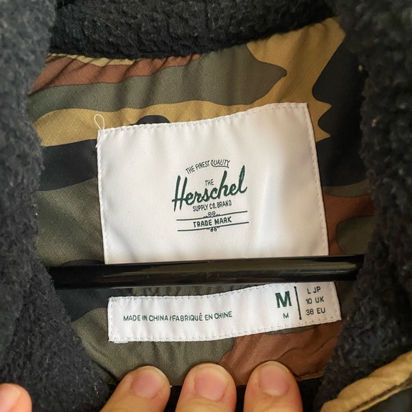 Herschel full zip sherpa vest size m womens - Picture 3 of 4